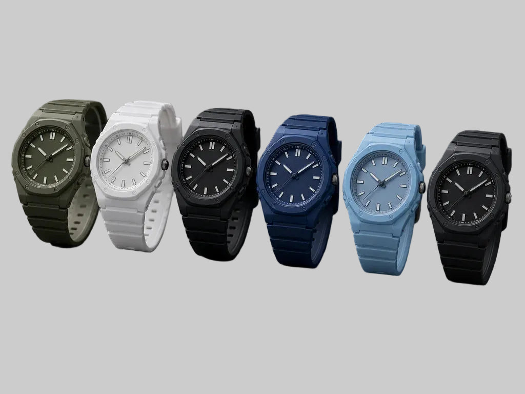 Photo produit réaliste d'une collection de montres NightFall alignées sur un fond gris anthracite ma